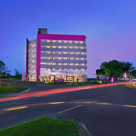 Favehotel Jababeka Cikarang Exterior foto