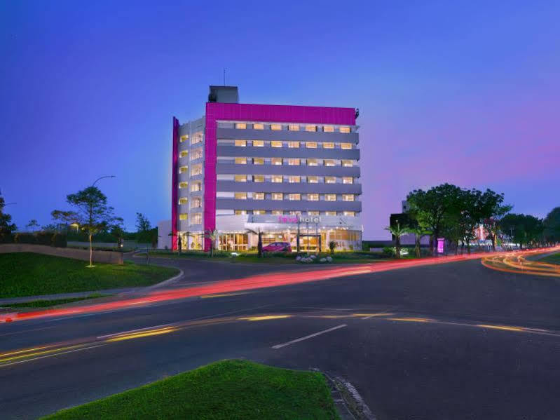 Favehotel Jababeka Cikarang Exterior foto